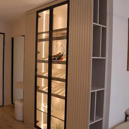 Retreat Chic In The Heart Of Apartment *
