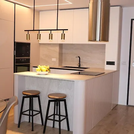 Retreat Chic In The Heart Of Apartment *